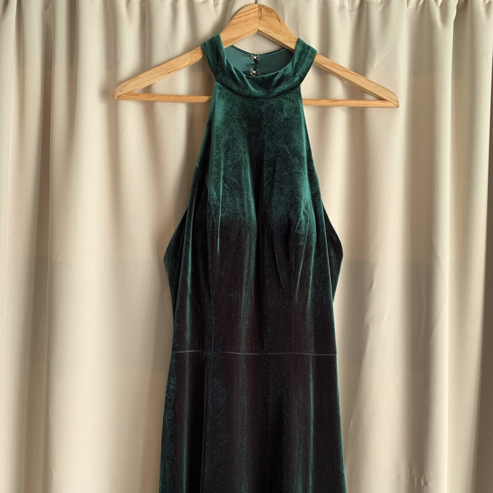 Dark emerald green velvet bridesmaid dress - Size 4 from Revelry
